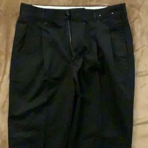Uniqlo Men's Pleated Black Chino Pants